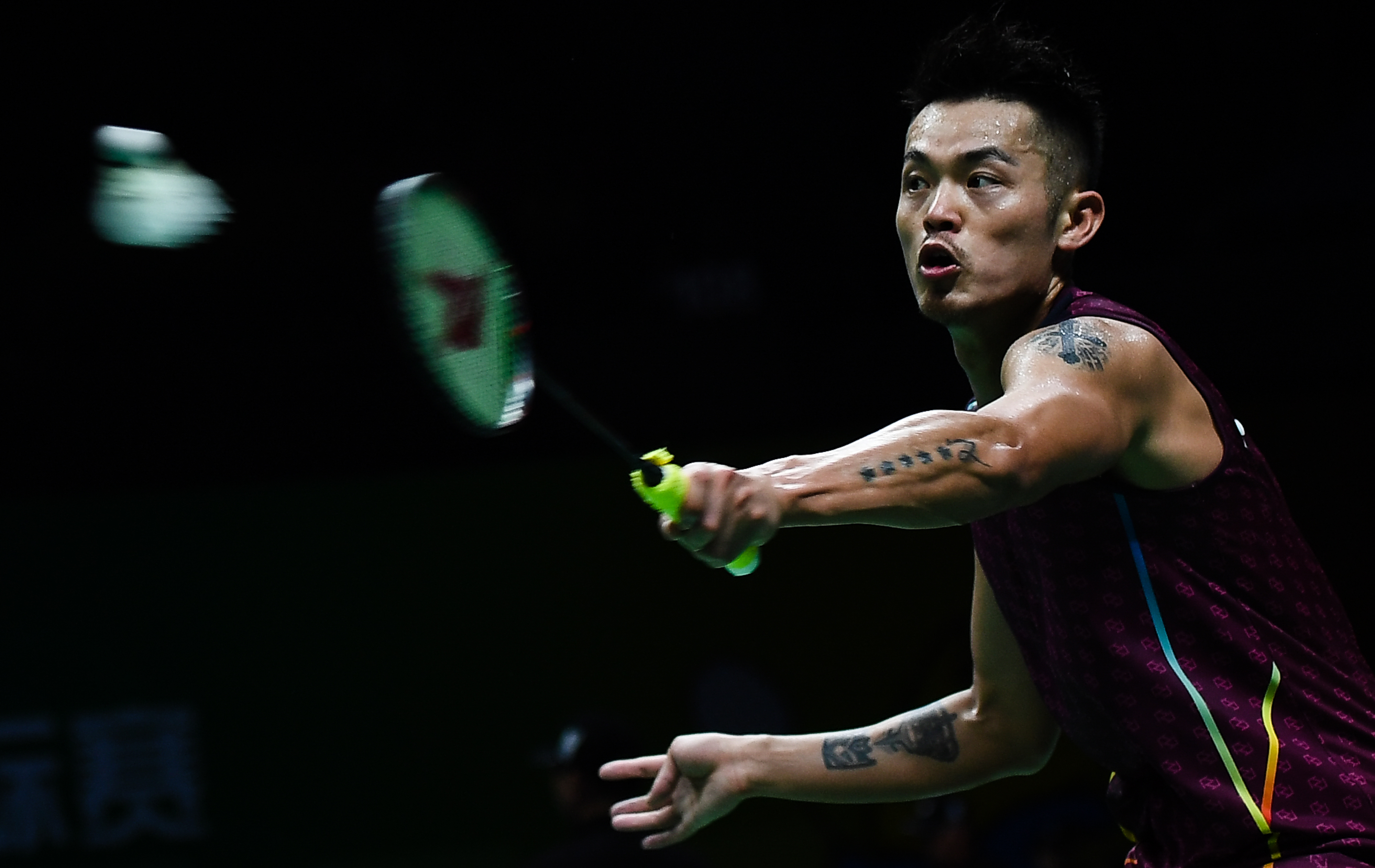 试图阻挡他 试图阻挡他