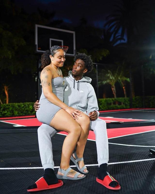 场时呈现出 场时呈现出